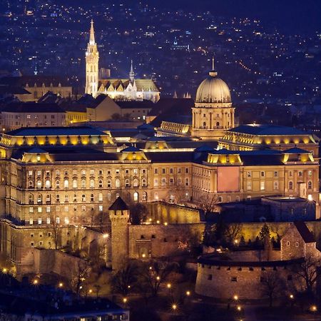 Luxe, Historic Home Downtown Landmarks 19 Century Budapest Exterior foto
