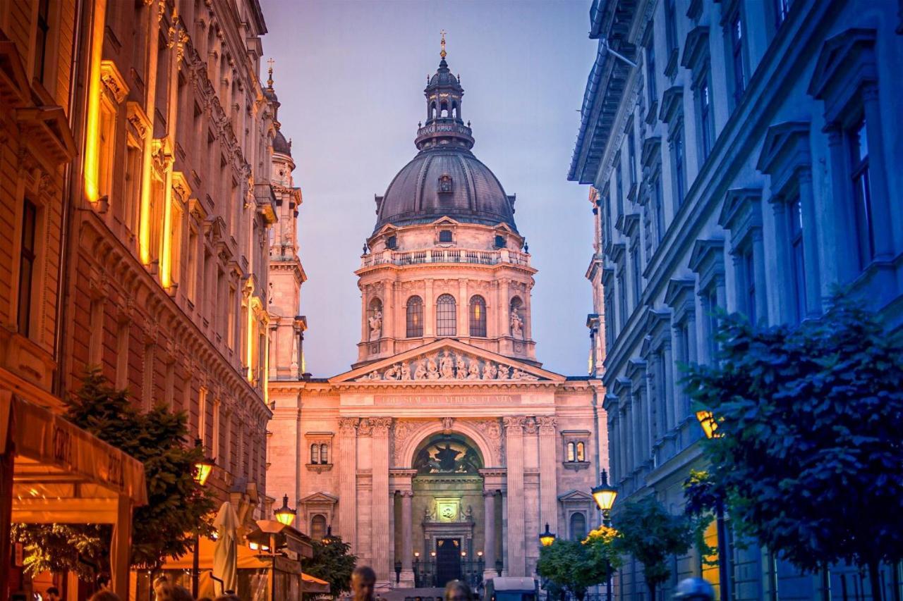 Luxe, Historic Home Downtown Landmarks 19 Century Budapest Exterior foto