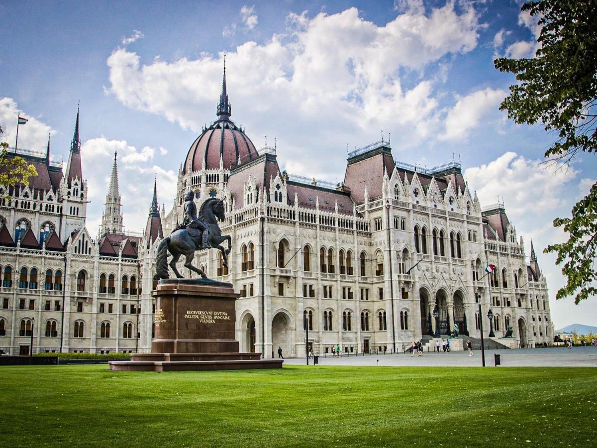 Luxe, Historic Home Downtown Landmarks 19 Century Budapest Exterior foto