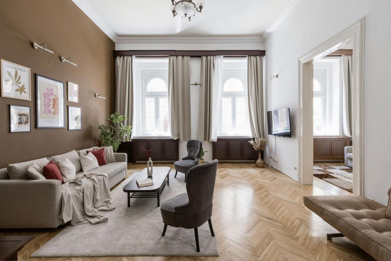Luxe, Historic Home Downtown Landmarks 19 Century Budapest Exterior foto