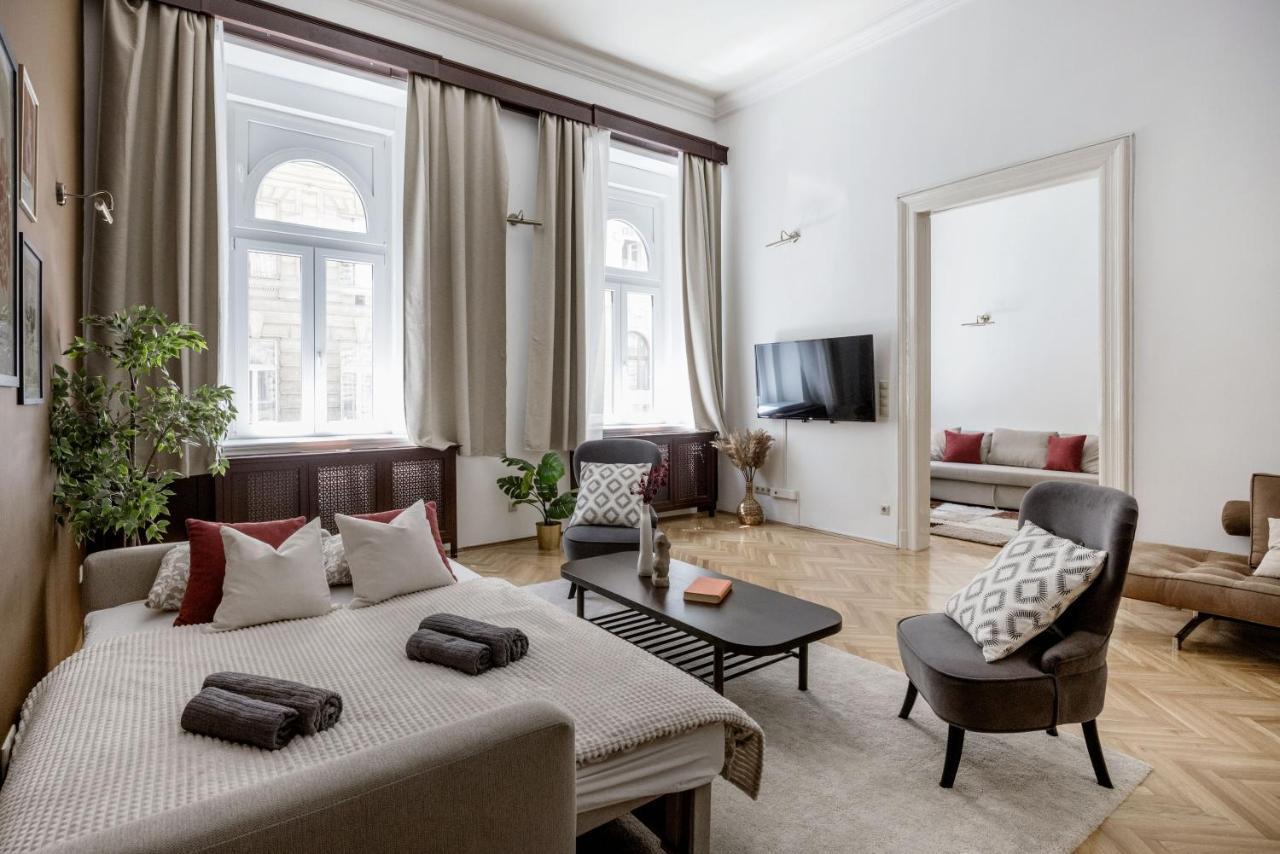 Luxe, Historic Home Downtown Landmarks 19 Century Budapest Exterior foto