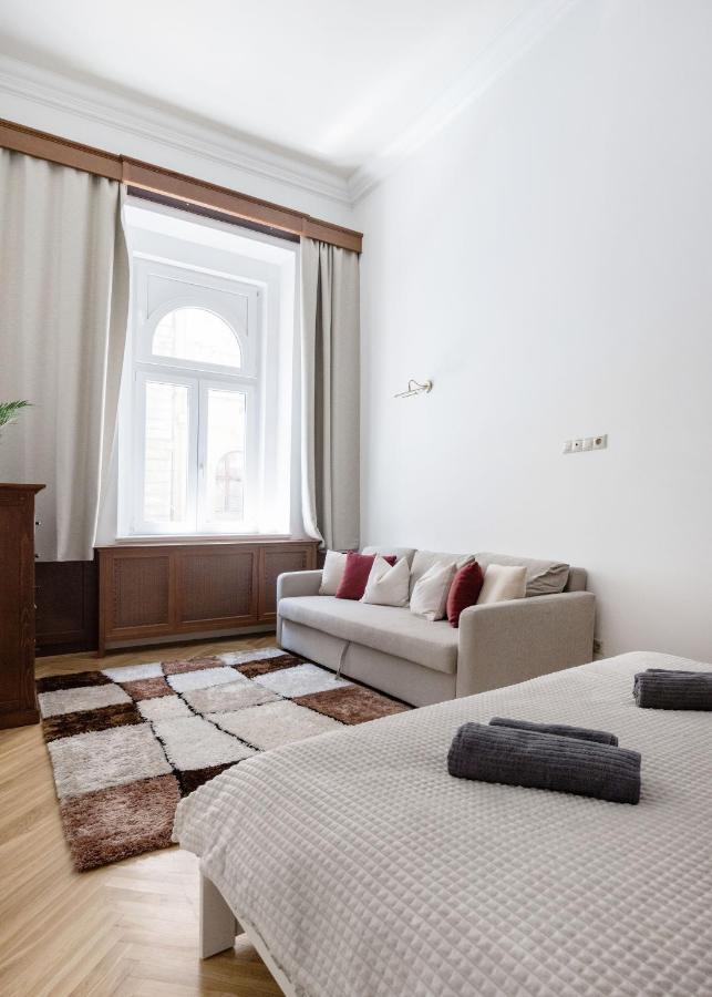 Luxe, Historic Home Downtown Landmarks 19 Century Budapest Exterior foto